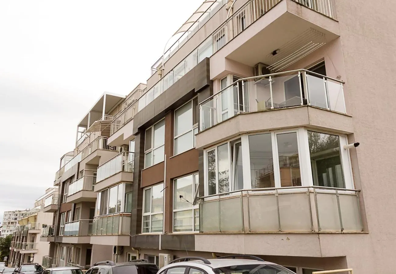 Peaceful Three-Bedroom In Briz, Varna By Flat Mаnаger Appartement